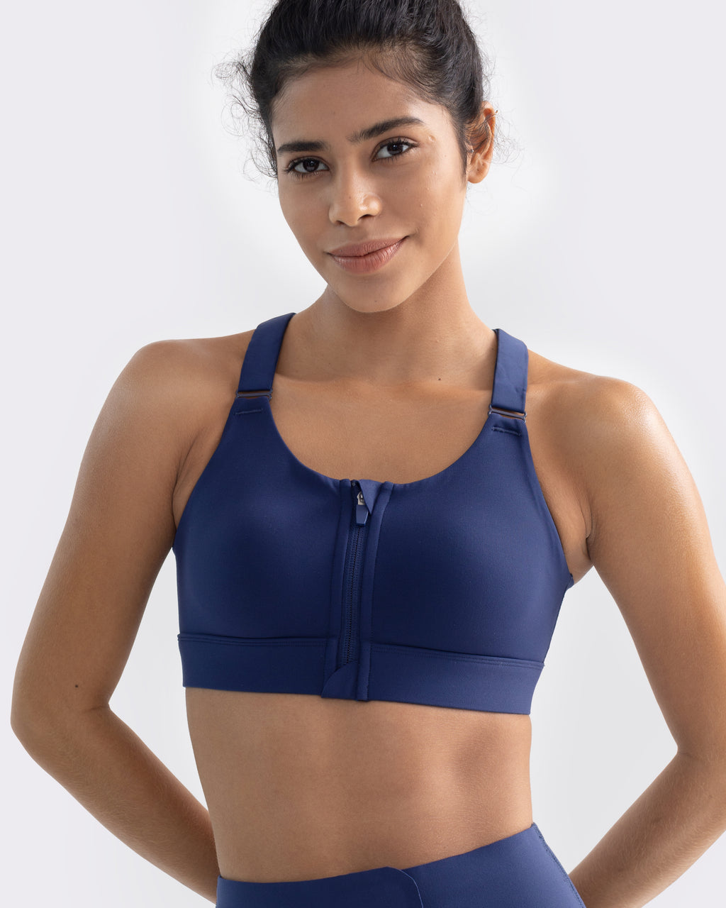 Start the weekend on a strong foot 💪 Our Veda padded sports bra made with  hatch back support. Perfect for easy movement, comfort & i